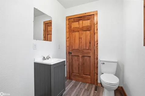 202 E Center Street Winfield IA 52659