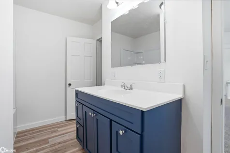202 E Center Street Winfield IA 52659