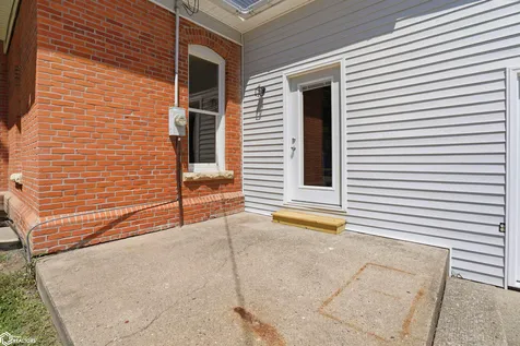 202 E Center Street Winfield IA 52659