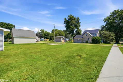 202 E Center Street Winfield IA 52659