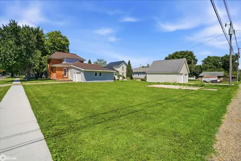 202 E Center Street Winfield IA 52659