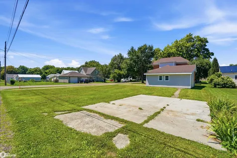202 E Center Street Winfield IA 52659