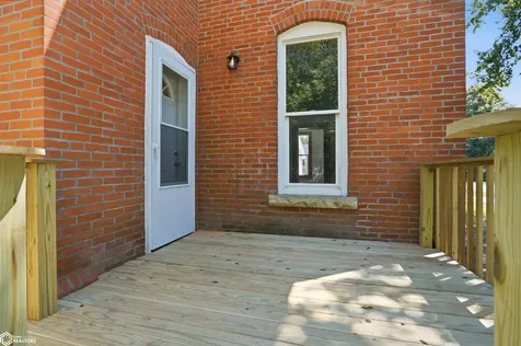 202 E Center Street Winfield IA 52659