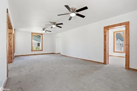 202 E Center Street Winfield IA 52659