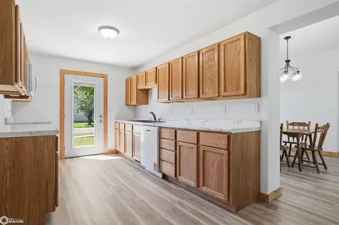 202 E Center Street Winfield IA 52659