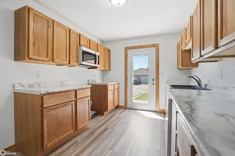 202 E Center Street Winfield IA 52659