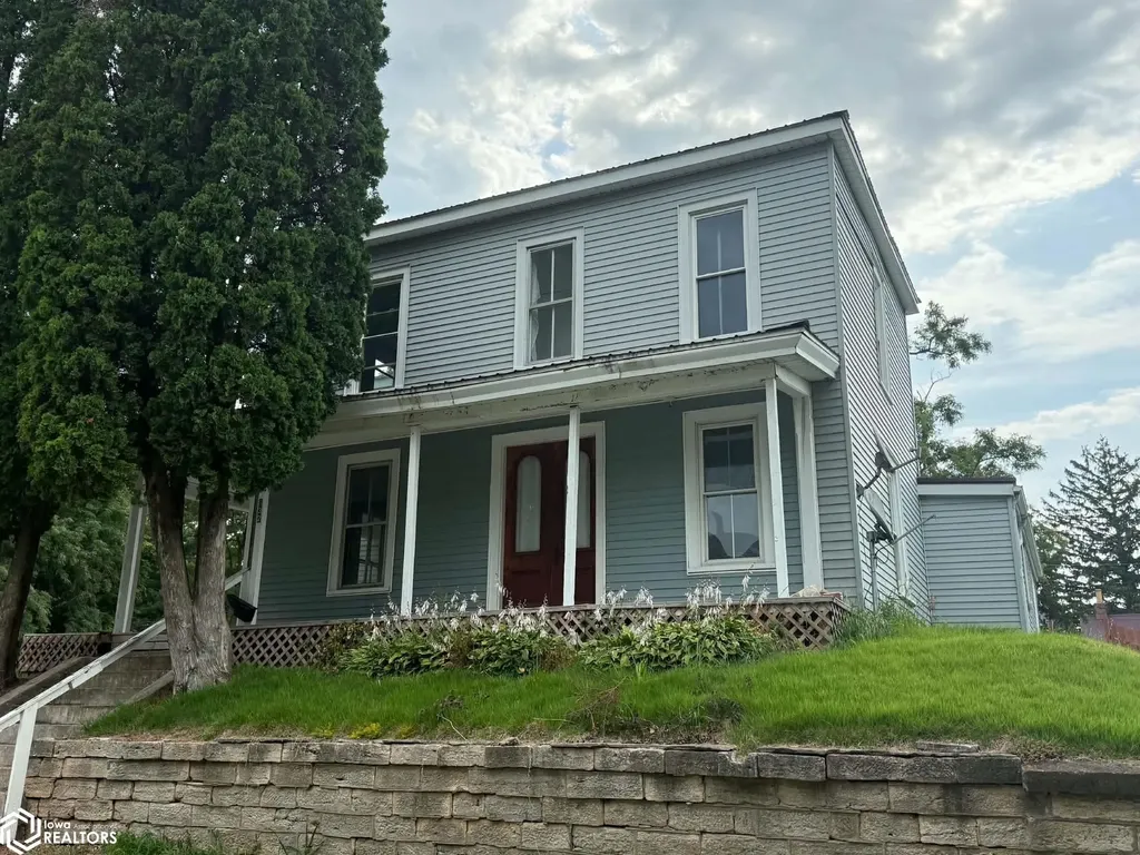832 N 5th Street Burlington IA 52601