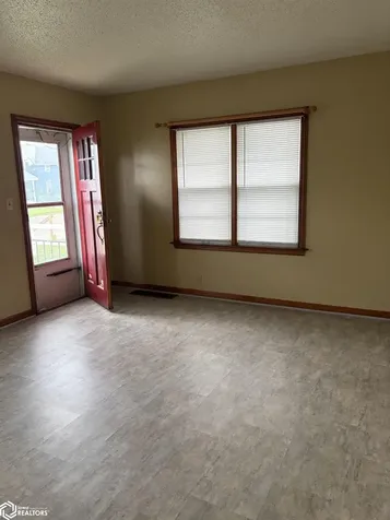 406 N 3rd Avenue Marshalltown IA 50158