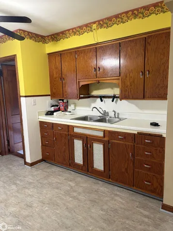 406 N 3rd Avenue Marshalltown IA 50158
