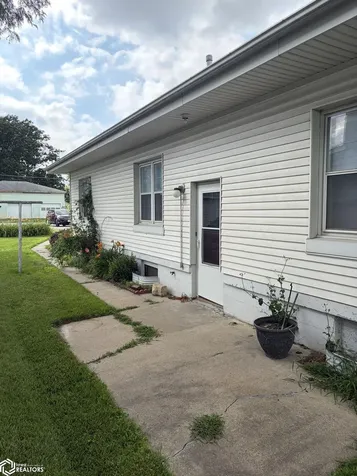406 N 3rd Avenue Marshalltown IA 50158