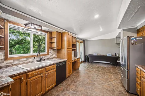 37 Woodshire Drive Ottumwa IA 52501