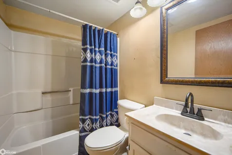 37 Woodshire Drive Ottumwa IA 52501