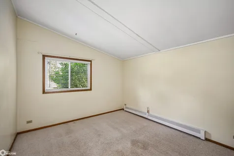 37 Woodshire Drive Ottumwa IA 52501