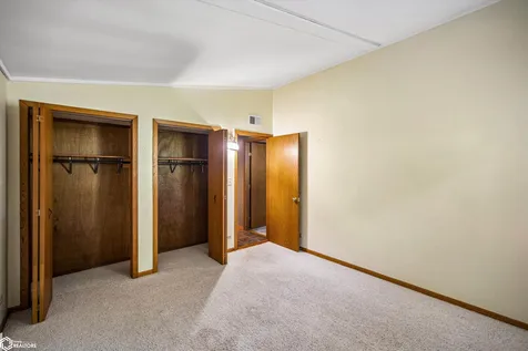 37 Woodshire Drive Ottumwa IA 52501