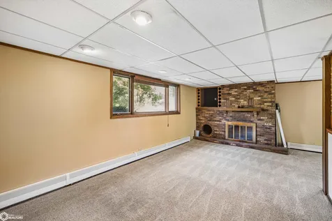 37 Woodshire Drive Ottumwa IA 52501