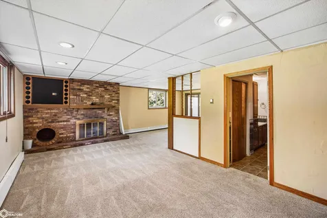 37 Woodshire Drive Ottumwa IA 52501