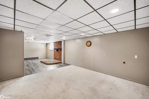 37 Woodshire Drive Ottumwa IA 52501