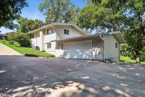 37 Woodshire Drive Ottumwa IA 52501