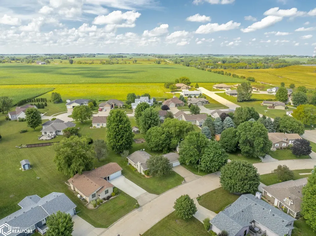 22 Charlestown Square Mason City IA 50401
