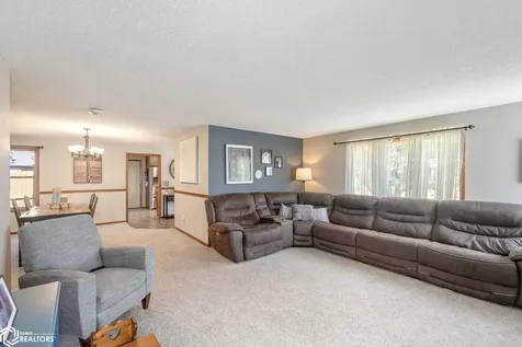 22 Charlestown Square Mason City IA 50401