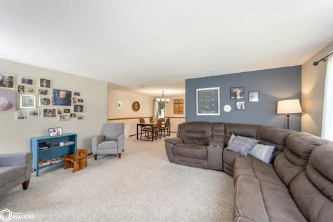 22 Charlestown Square Mason City IA 50401