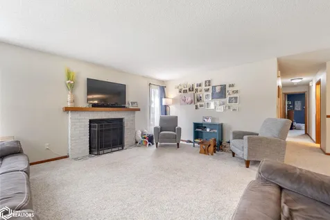 22 Charlestown Square Mason City IA 50401