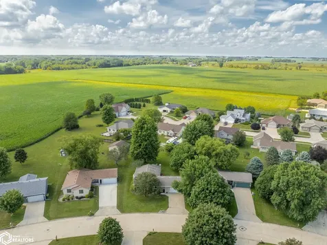 22 Charlestown Square Mason City IA 50401