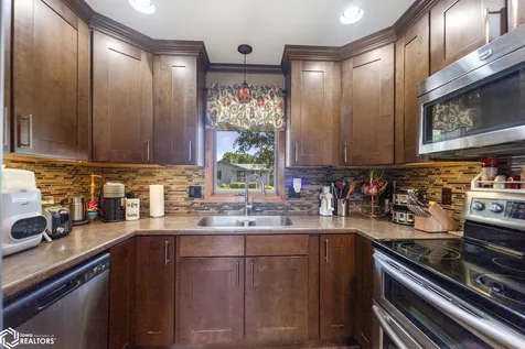 22 Charlestown Square Mason City IA 50401
