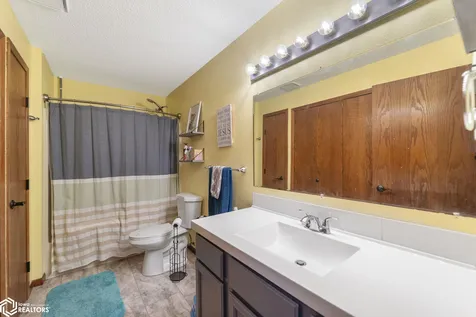 22 Charlestown Square Mason City IA 50401