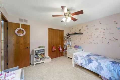 22 Charlestown Square Mason City IA 50401