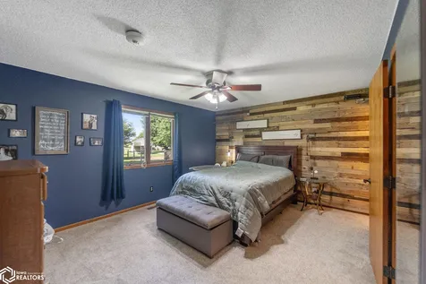 22 Charlestown Square Mason City IA 50401