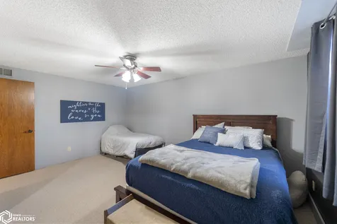 22 Charlestown Square Mason City IA 50401