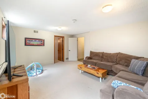 22 Charlestown Square Mason City IA 50401