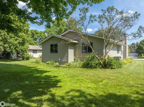 22 Charlestown Square Mason City IA 50401