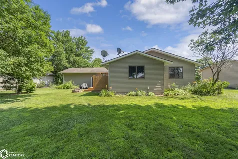 22 Charlestown Square Mason City IA 50401