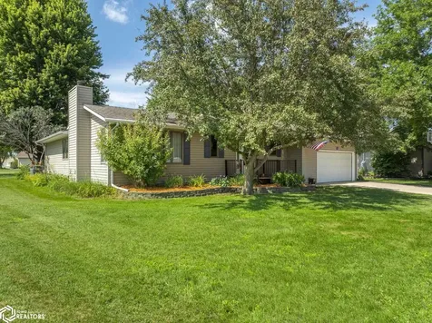 22 Charlestown Square Mason City IA 50401