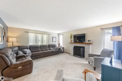 22 Charlestown Square Mason City IA 50401