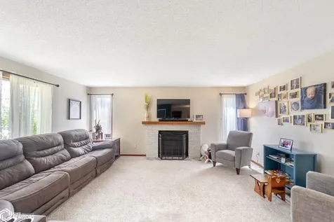 22 Charlestown Square Mason City IA 50401
