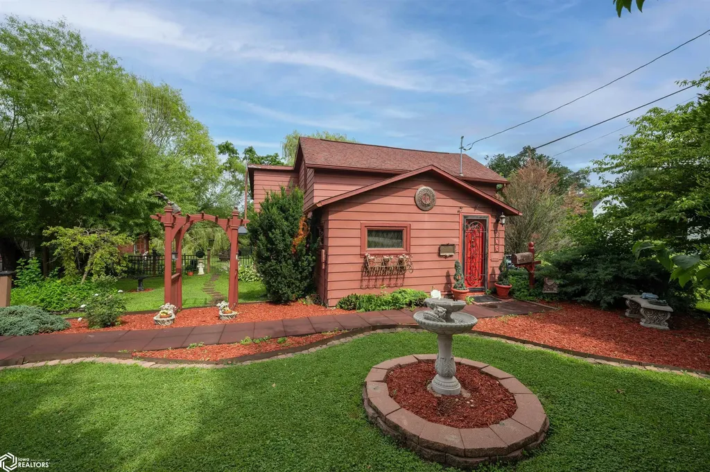 306 N 8th Avenue N Vinton IA 52349