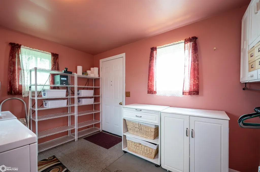 306 N 8th Avenue N Vinton IA 52349