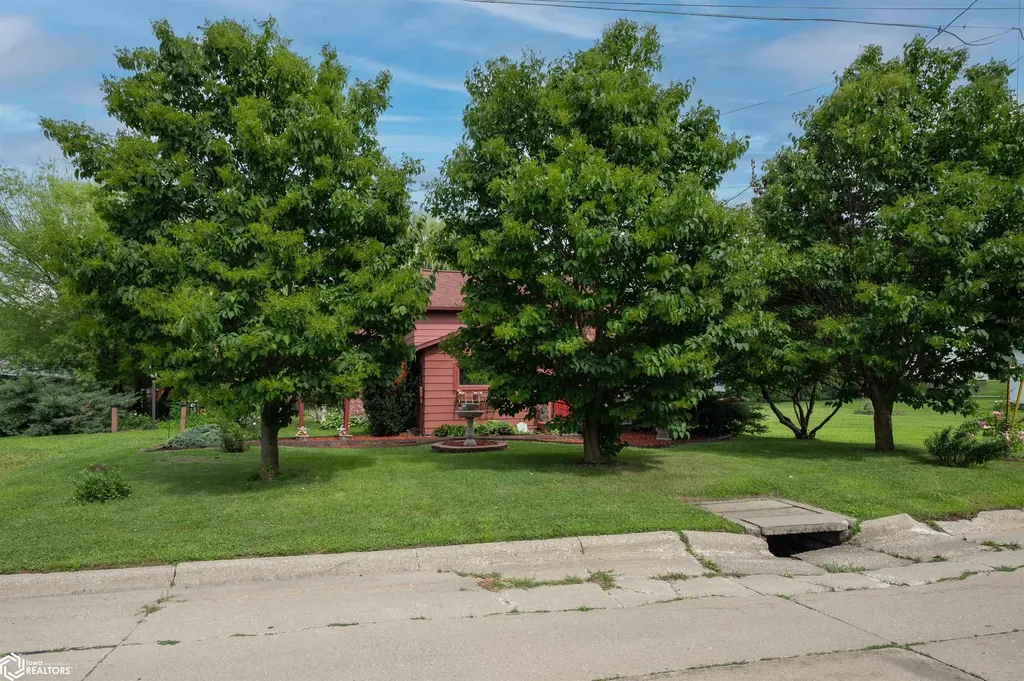 306 N 8th Avenue N Vinton IA 52349