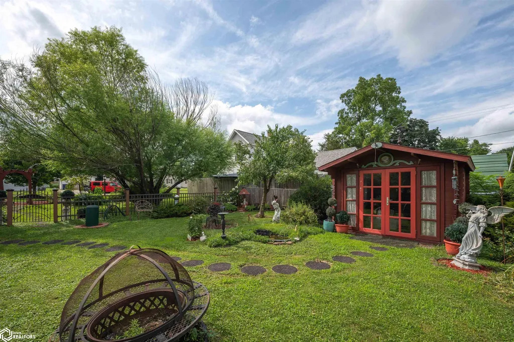 306 N 8th Avenue N Vinton IA 52349