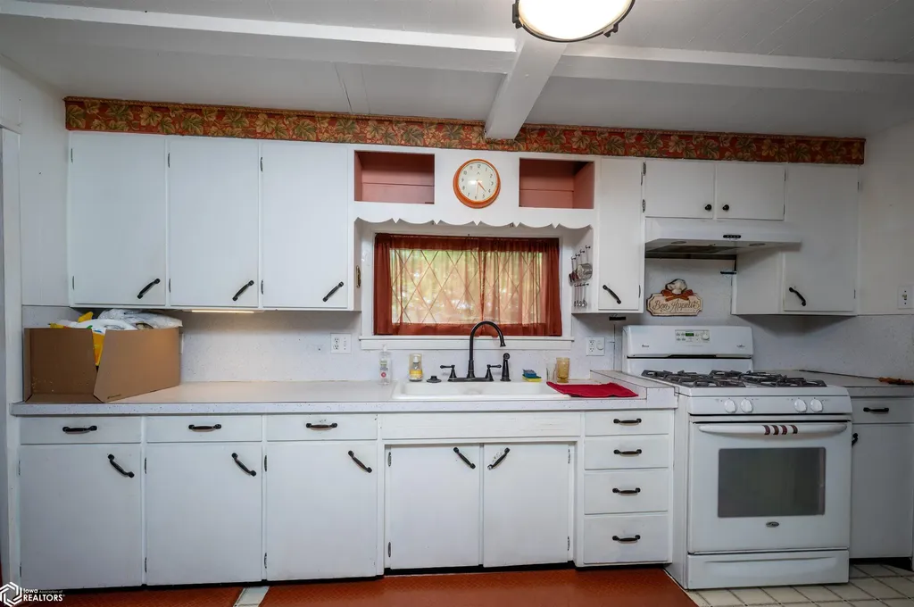 306 N 8th Avenue N Vinton IA 52349