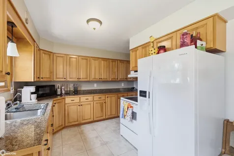 806 Oswego Street Tama IA 52339