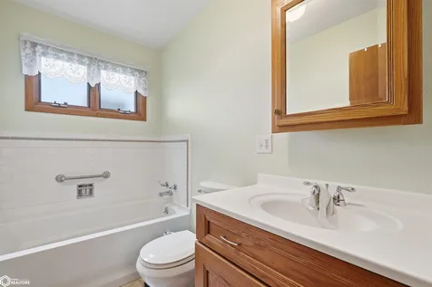 806 Oswego Street Tama IA 52339