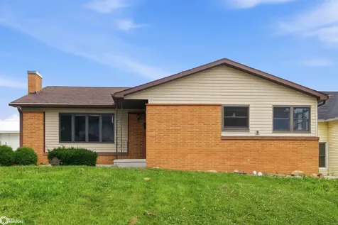 806 Oswego Street Tama IA 52339