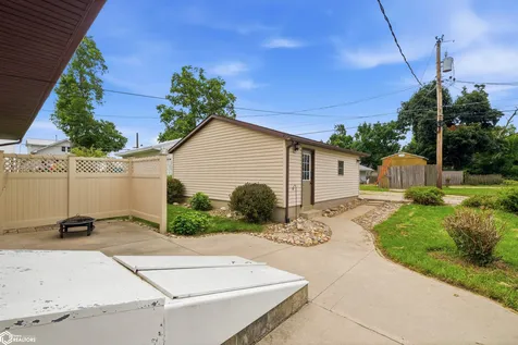 806 Oswego Street Tama IA 52339