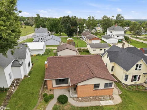 806 Oswego Street Tama IA 52339