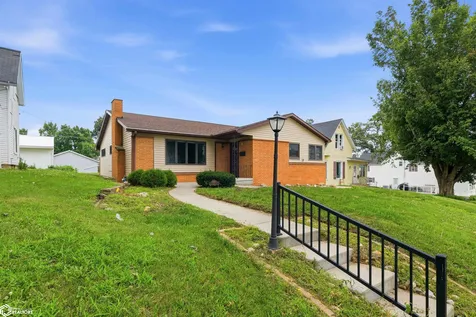 806 Oswego Street Tama IA 52339