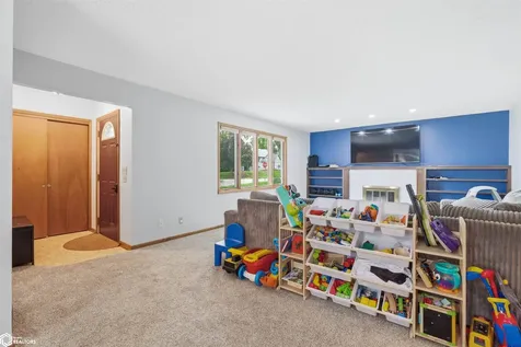 806 Oswego Street Tama IA 52339